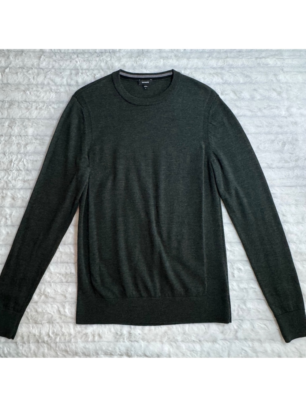 Express Women's Dark Green 100% Merino Wool Crew Neck Sweater Size Small